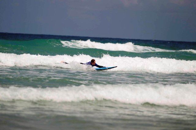 sliding waves elementsurf surfcamp cantabria