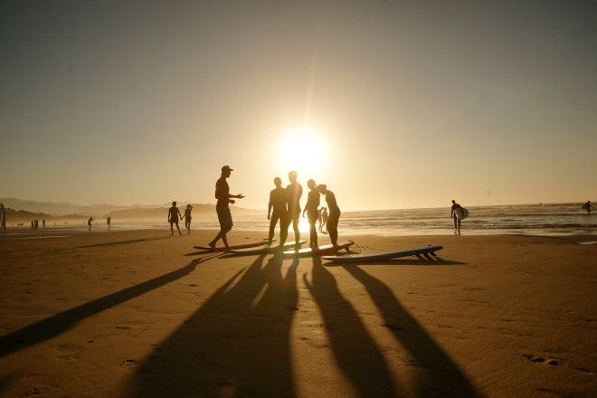 Curso de surf en Cantabria con puesta de sol