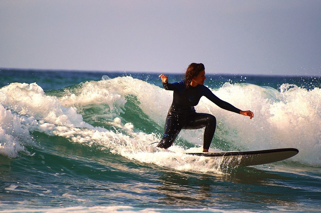 bordeando la ola elementsurf surfcamp cantabria 